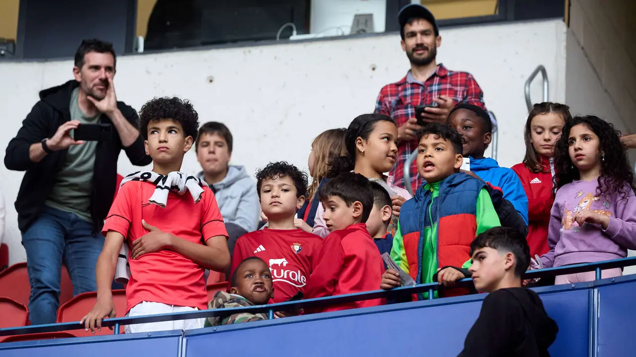 La grada del estadio de El Sadar durante el partido de La Liga EA Sports entre CA Osasuna y RCD Espanyol disputado en Pamplona. I&Ntilde;IGO ALZUGARAY