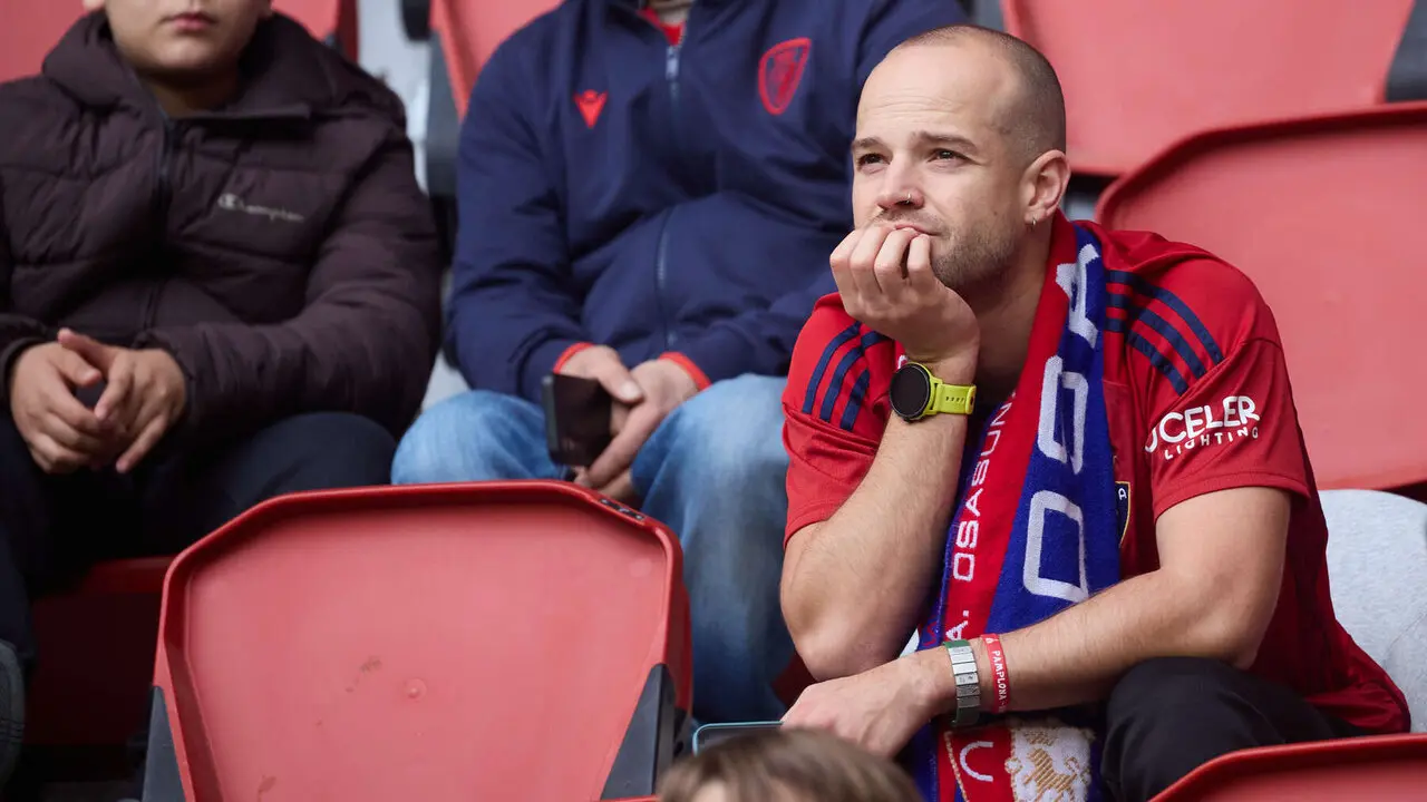 La grada del estadio de El Sadar durante el partido de La Liga EA Sports entre CA Osasuna y RCD Espanyol disputado en Pamplona. I&Ntilde;IGO ALZUGARAY