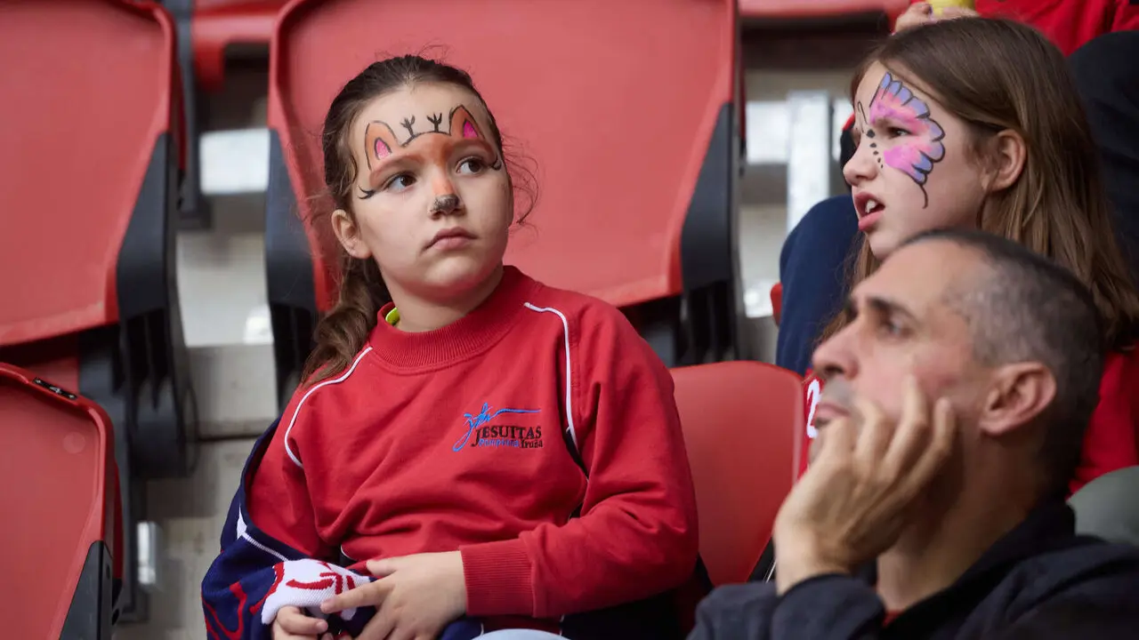 La grada del estadio de El Sadar durante el partido de La Liga EA Sports entre CA Osasuna y RCD Espanyol disputado en Pamplona. I&Ntilde;IGO ALZUGARAY