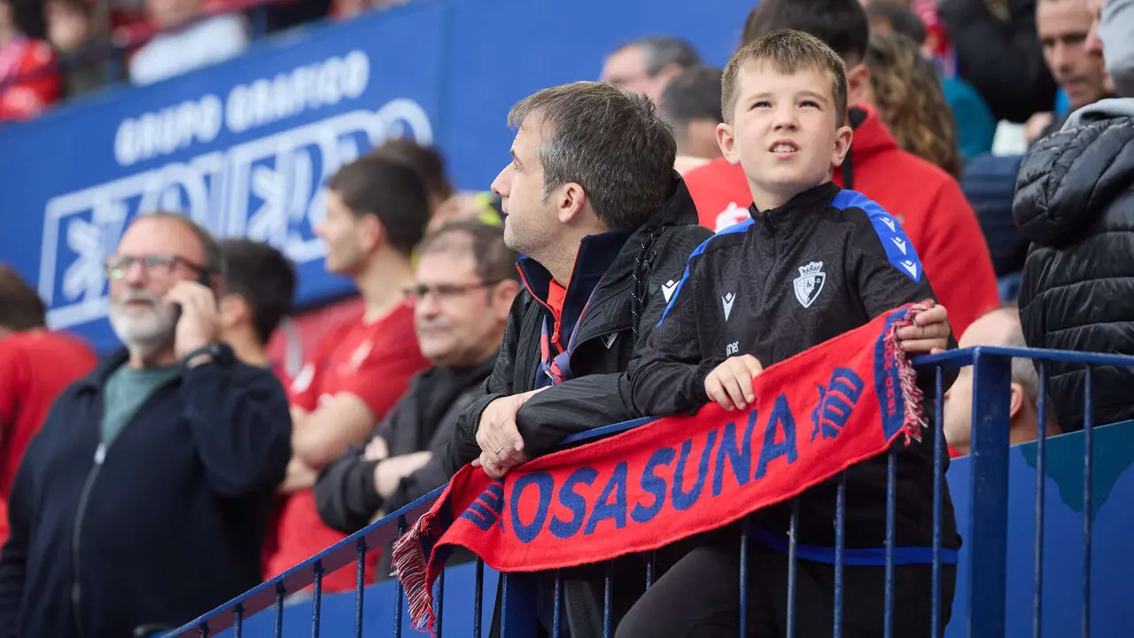 La grada del estadio de El Sadar durante el partido de La Liga EA Sports entre CA Osasuna y RCD Espanyol disputado en Pamplona. I&Ntilde;IGO ALZUGARAY