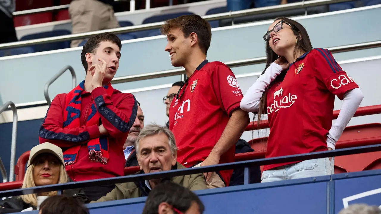 La grada del estadio de El Sadar durante el partido de La Liga EA Sports entre CA Osasuna y RCD Espanyol disputado en Pamplona. I&Ntilde;IGO ALZUGARAY