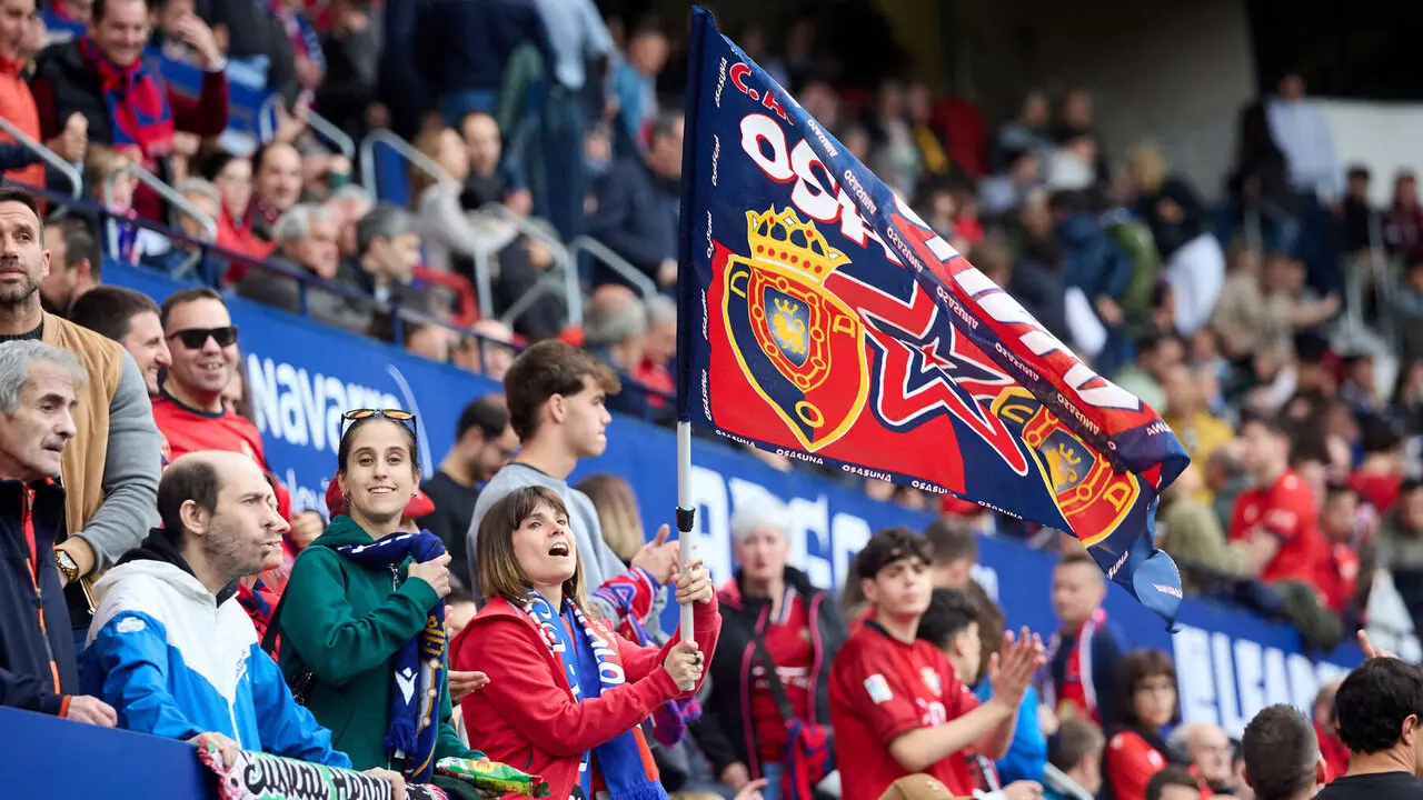 La grada del estadio de El Sadar durante el partido de La Liga EA Sports entre CA Osasuna y RCD Espanyol disputado en Pamplona. I&Ntilde;IGO ALZUGARAY