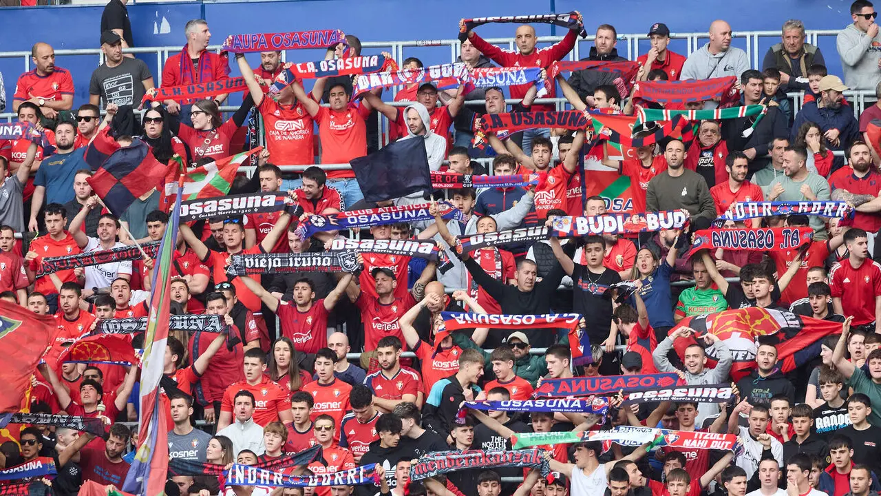 La grada del estadio de El Sadar durante el partido de La Liga EA Sports entre CA Osasuna y RCD Espanyol disputado en Pamplona. I&Ntilde;IGO ALZUGARAY