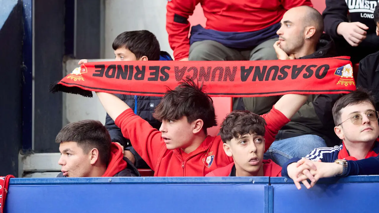 La grada del estadio de El Sadar durante el partido de La Liga EA Sports entre CA Osasuna y RCD Espanyol disputado en Pamplona. I&Ntilde;IGO ALZUGARAY