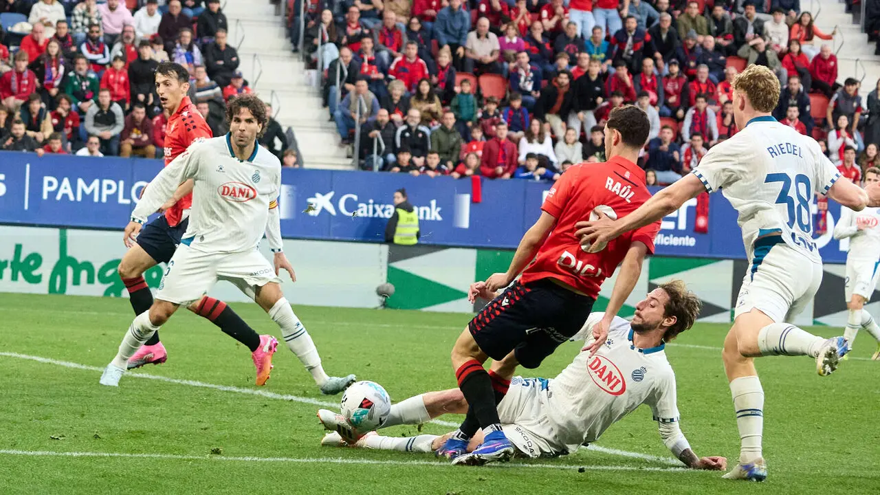 Partido de La Liga EA Sports entre CA Osasuna y RCD Espanyol disputado en el estadio de El Sadar en Pamplona. I&Ntilde;IGO ALZUGARAY
