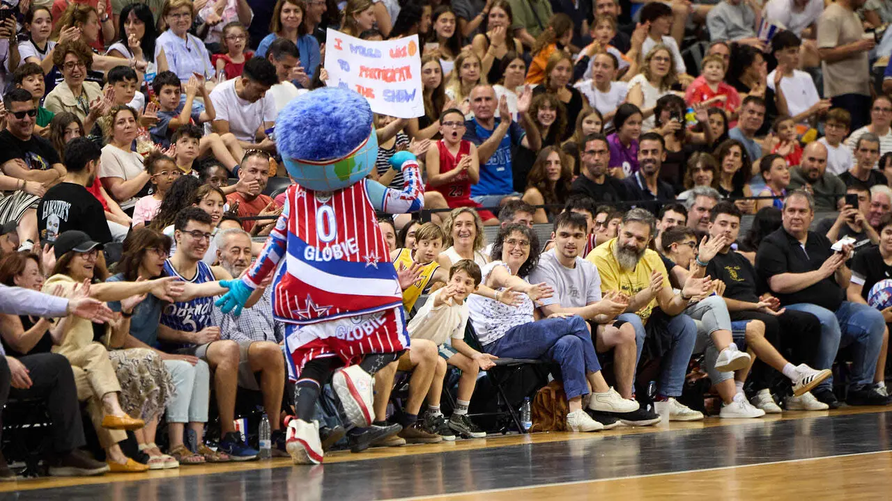 Gira del Centenario de los Harlem Globetrotters en el pabell&oacute;n Navarra Arena de Pamplona. I&Ntilde;IGO ALZUGARAY