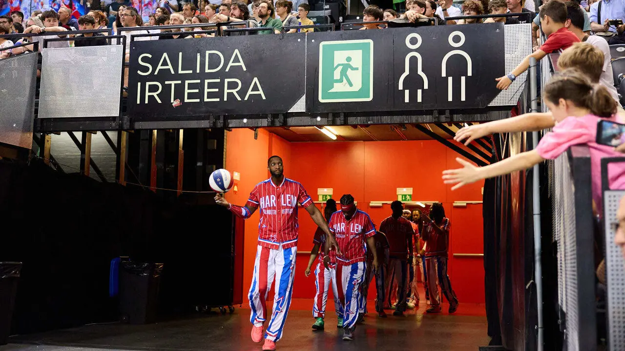 Gira del Centenario de los Harlem Globetrotters en el pabell&oacute;n Navarra Arena de Pamplona. I&Ntilde;IGO ALZUGARAY