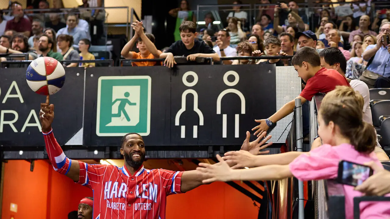 Gira del Centenario de los Harlem Globetrotters en el pabell&oacute;n Navarra Arena de Pamplona. I&Ntilde;IGO ALZUGARAY