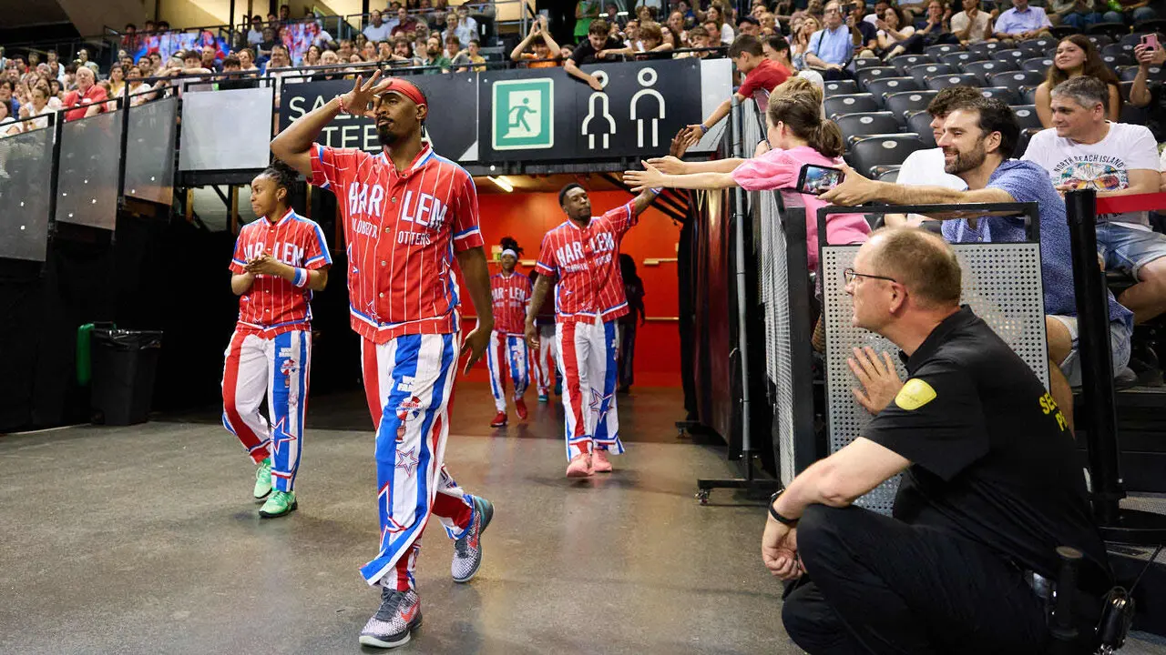 Gira del Centenario de los Harlem Globetrotters en el pabell&oacute;n Navarra Arena de Pamplona. I&Ntilde;IGO ALZUGARAY