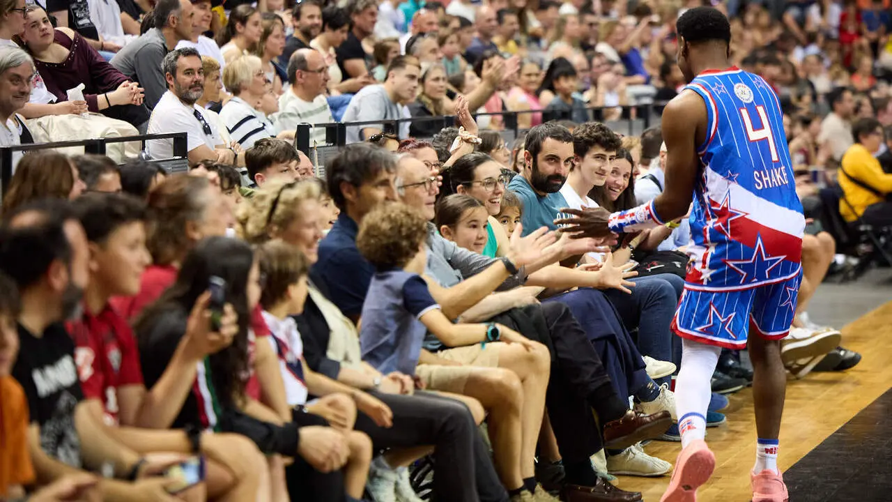 Gira del Centenario de los Harlem Globetrotters en el pabell&oacute;n Navarra Arena de Pamplona. I&Ntilde;IGO ALZUGARAY