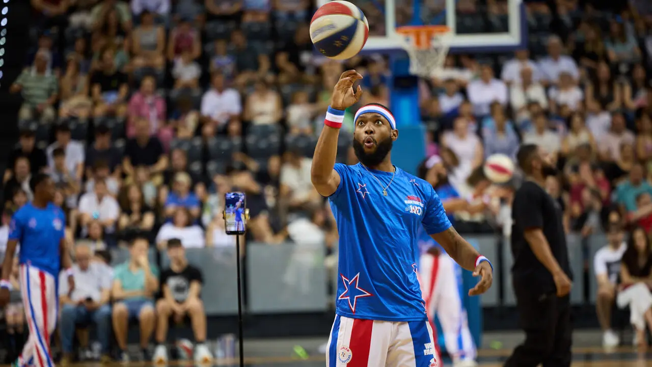 Gira del Centenario de los Harlem Globetrotters en el pabell&oacute;n Navarra Arena de Pamplona. I&Ntilde;IGO ALZUGARAY