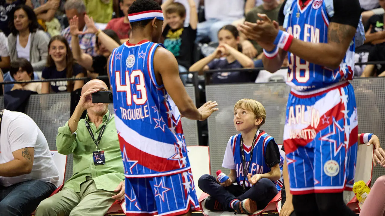 Gira del Centenario de los Harlem Globetrotters en el pabell&oacute;n Navarra Arena de Pamplona. I&Ntilde;IGO ALZUGARAY