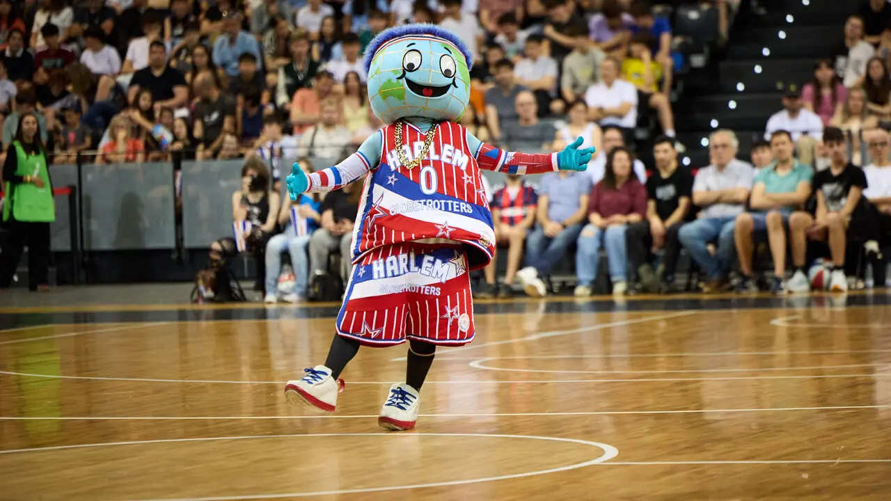 Gira del Centenario de los Harlem Globetrotters en el pabell&oacute;n Navarra Arena de Pamplona. I&Ntilde;IGO ALZUGARAY