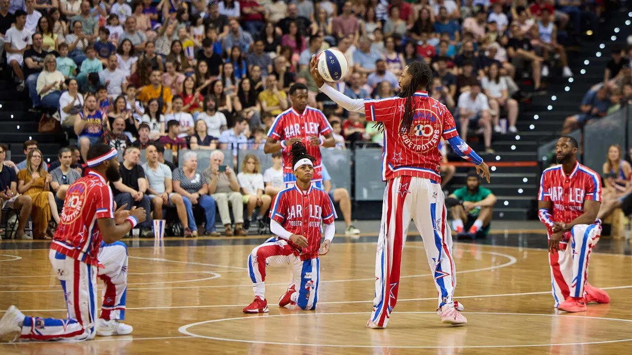 Gira del Centenario de los Harlem Globetrotters en el pabell&oacute;n Navarra Arena de Pamplona. I&Ntilde;IGO ALZUGARAY