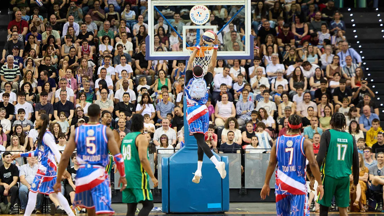 Gira del Centenario de los Harlem Globetrotters en el pabell&oacute;n Navarra Arena de Pamplona. I&Ntilde;IGO ALZUGARAY