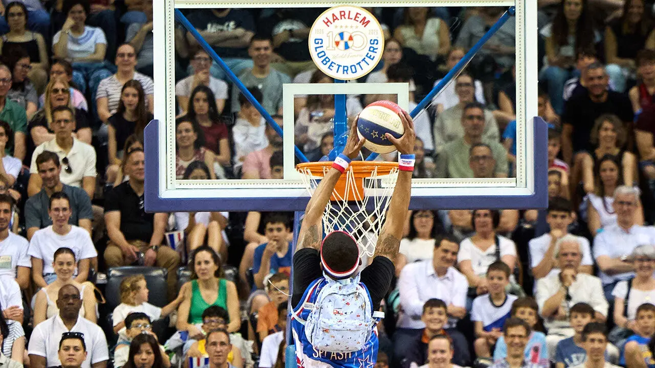 Gira del Centenario de los Harlem Globetrotters en el pabell&oacute;n Navarra Arena de Pamplona. I&Ntilde;IGO ALZUGARAY