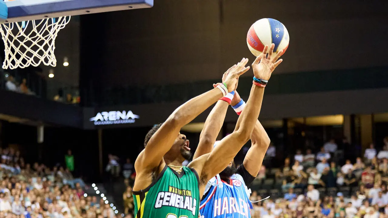 Gira del Centenario de los Harlem Globetrotters en el pabell&oacute;n Navarra Arena de Pamplona. I&Ntilde;IGO ALZUGARAY