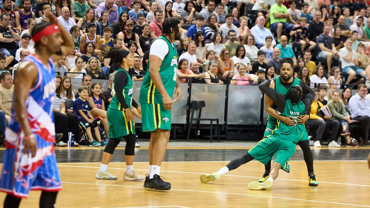 Gira del Centenario de los Harlem Globetrotters en el pabell&oacute;n Navarra Arena de Pamplona. I&Ntilde;IGO ALZUGARAY