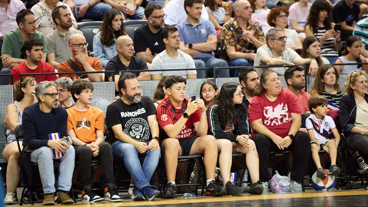 Gira del Centenario de los Harlem Globetrotters en el pabell&oacute;n Navarra Arena de Pamplona. I&Ntilde;IGO ALZUGARAY