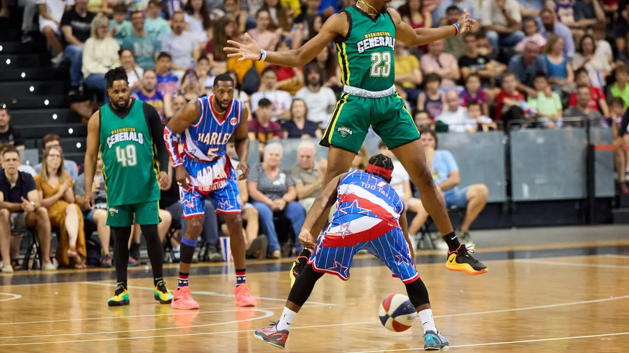 Gira del Centenario de los Harlem Globetrotters en el pabell&oacute;n Navarra Arena de Pamplona. I&Ntilde;IGO ALZUGARAY