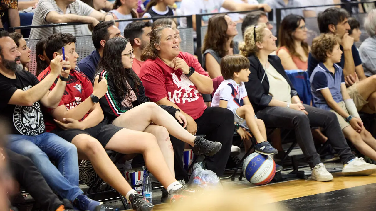 Gira del Centenario de los Harlem Globetrotters en el pabell&oacute;n Navarra Arena de Pamplona. I&Ntilde;IGO ALZUGARAY