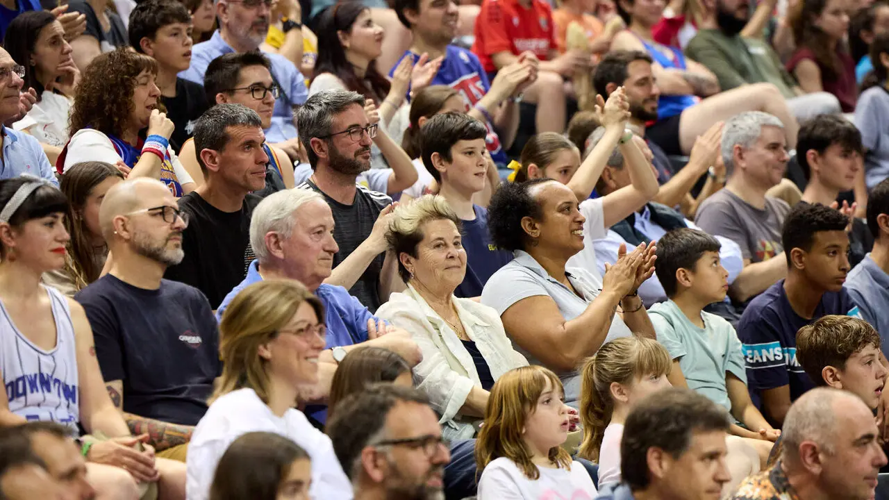 Gira del Centenario de los Harlem Globetrotters en el pabell&oacute;n Navarra Arena de Pamplona. I&Ntilde;IGO ALZUGARAY