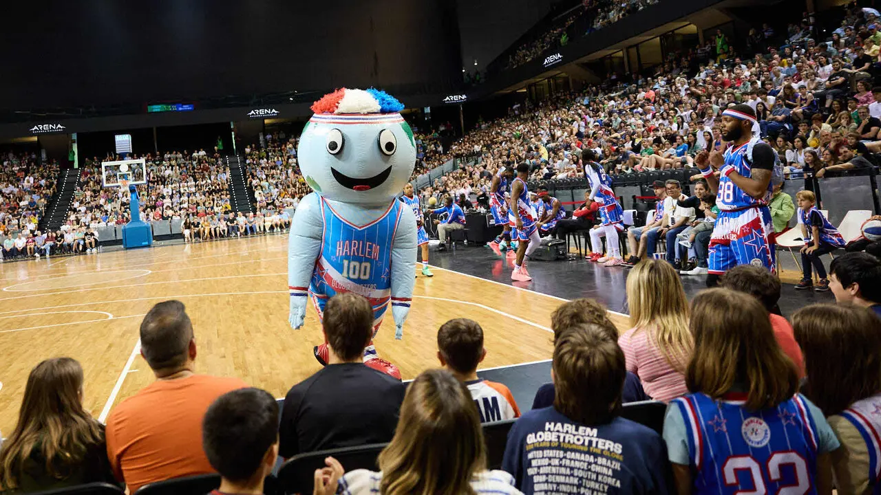 Gira del Centenario de los Harlem Globetrotters en el pabell&oacute;n Navarra Arena de Pamplona. I&Ntilde;IGO ALZUGARAY
