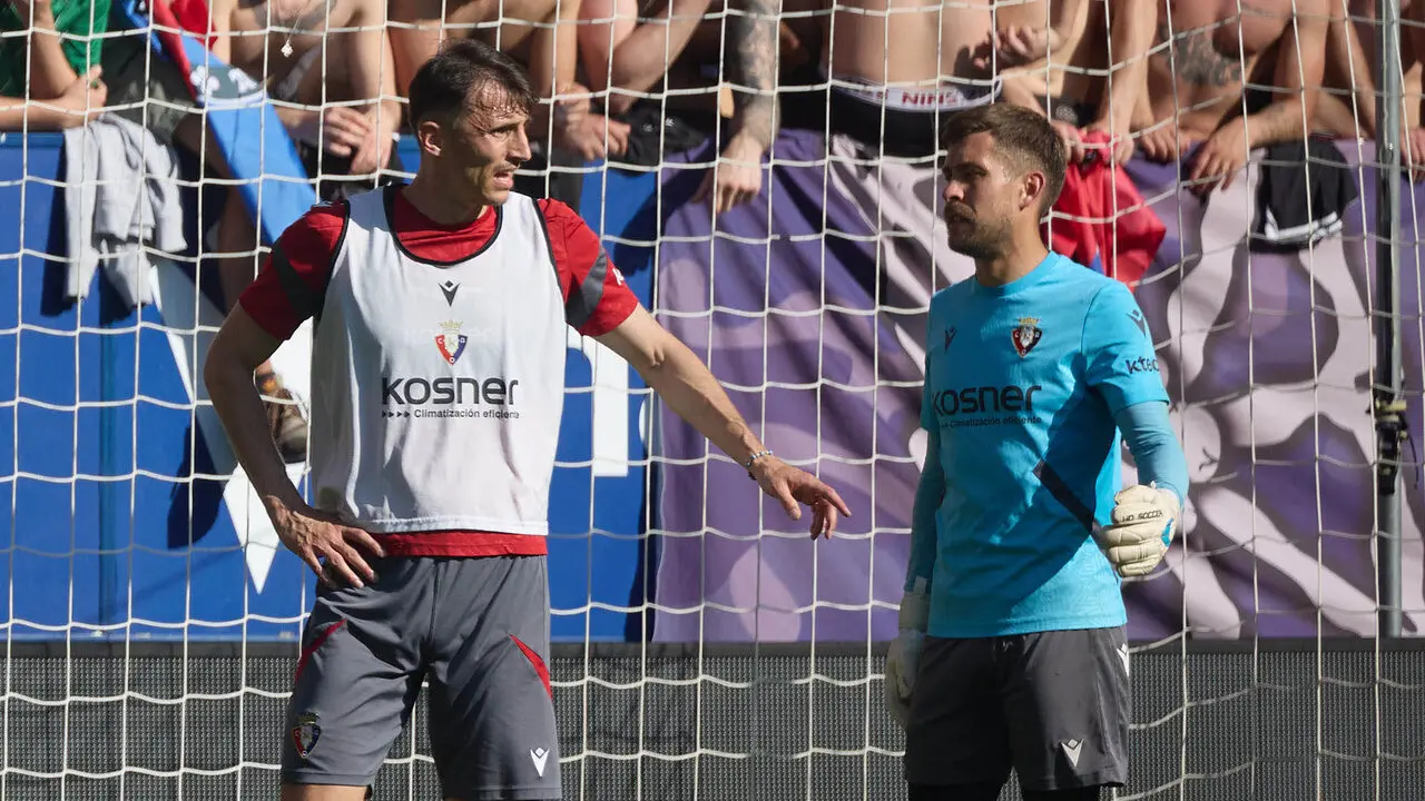 Entrenamiento de Osasuna a puerta abierta en El Sadar para recibir el apoyo de la afici&oacute;n y preparar el decisivo partido para la permanencia en La Liga EA Sport en Getafe. I&Ntilde;IGO ALZUGARAY