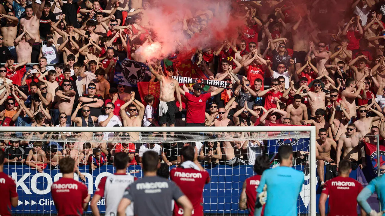 Entrenamiento de Osasuna a puerta abierta en El Sadar para recibir el apoyo de la afici&oacute;n y preparar el decisivo partido para la permanencia en La Liga EA Sport en Getafe. I&Ntilde;IGO ALZUGARAY