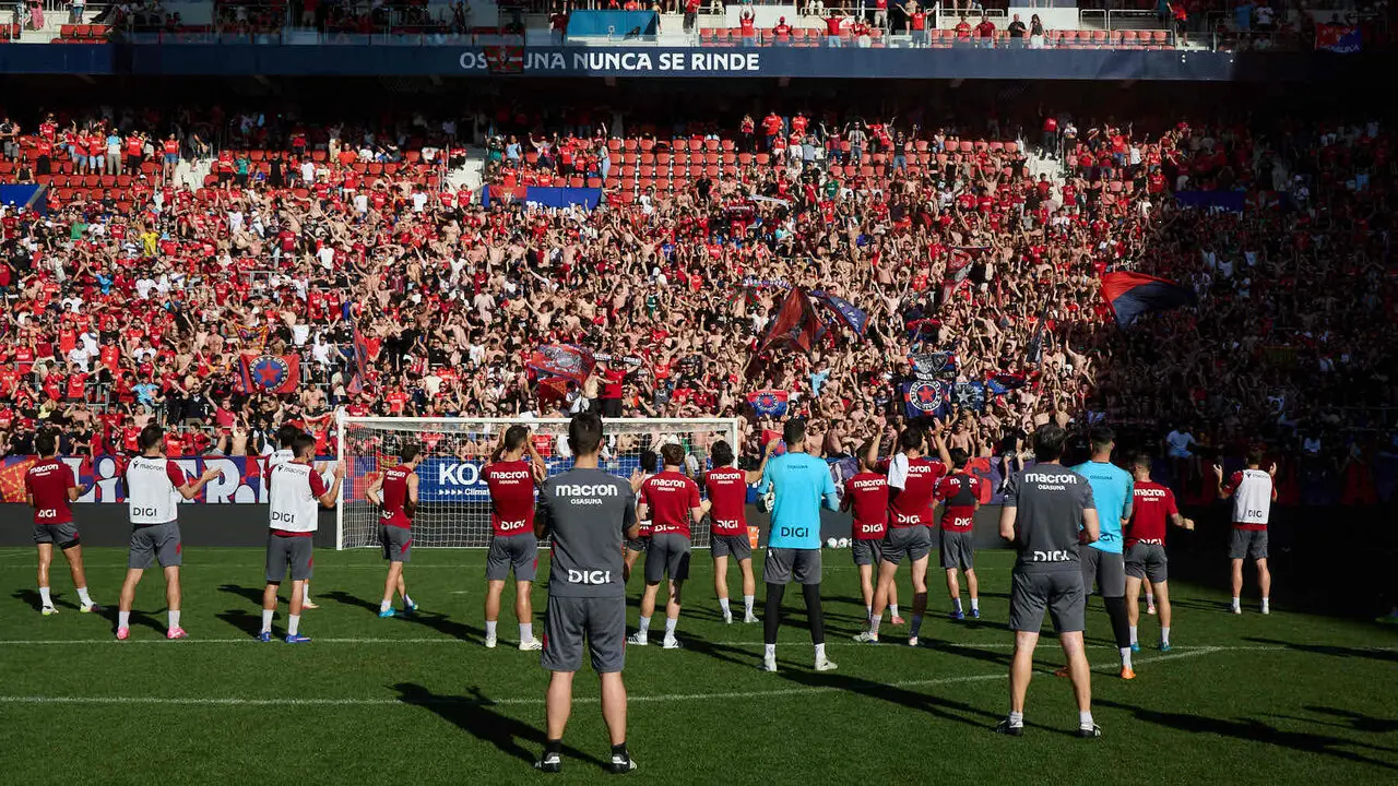 Entrenamiento de Osasuna a puerta abierta en El Sadar para recibir el apoyo de la afici&oacute;n y preparar el decisivo partido para la permanencia en La Liga EA Sport en Getafe. I&Ntilde;IGO ALZUGARAY