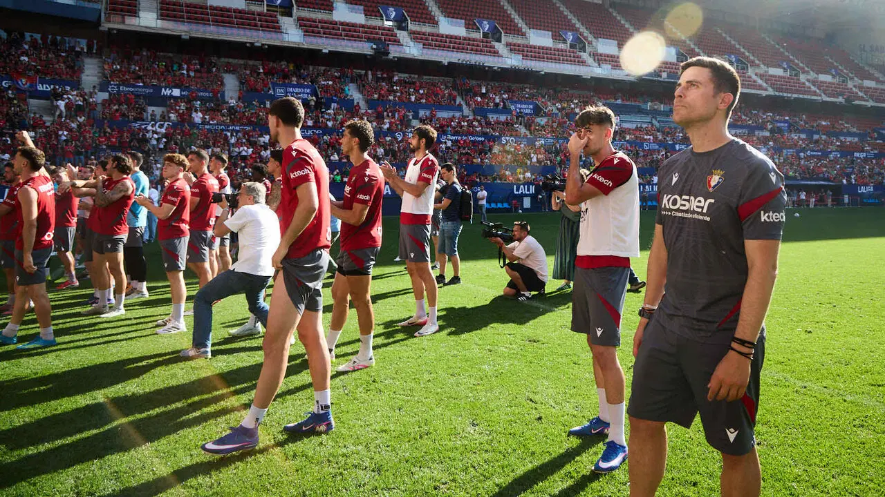 Entrenamiento de Osasuna a puerta abierta en El Sadar para recibir el apoyo de la afici&oacute;n y preparar el decisivo partido para la permanencia en La Liga EA Sport en Getafe. I&Ntilde;IGO ALZUGARAY