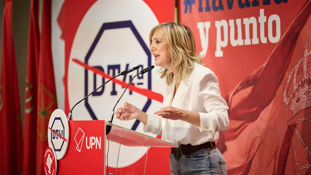 La presidenta de UPN, Cristina Ibarrola, interviene en la asamblea general anual de afiliados del partido. PABLO LASAOSA