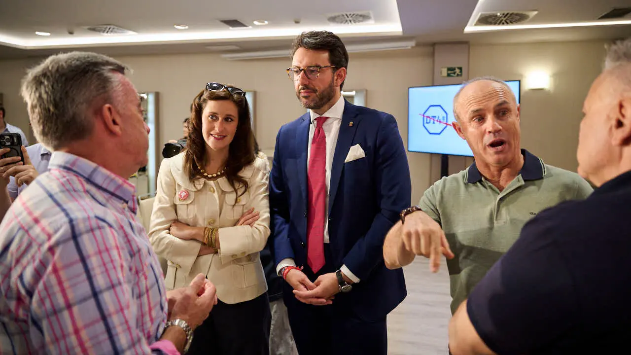 La presidenta de UPN, Cristina Ibarrola, interviene en la asamblea general anual de afiliados del partido. PABLO LASAOSA