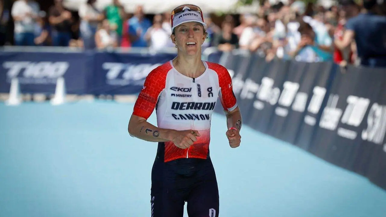 Prueba internacional Spain T100 Triathlon Pamplona Navarra. EFE VILLAR L&Oacute;PEZ