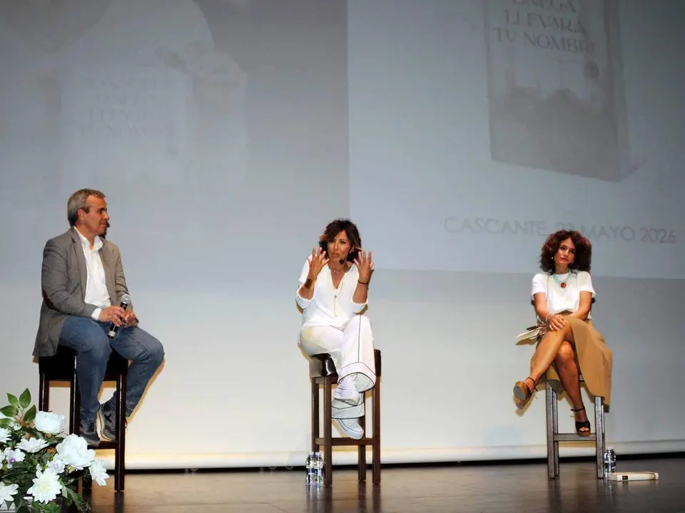 Sonsoles &Oacute;nega presenta en Cascante su libro Llevar&aacute; tu nombre. AMAYA LUQUI (10)
