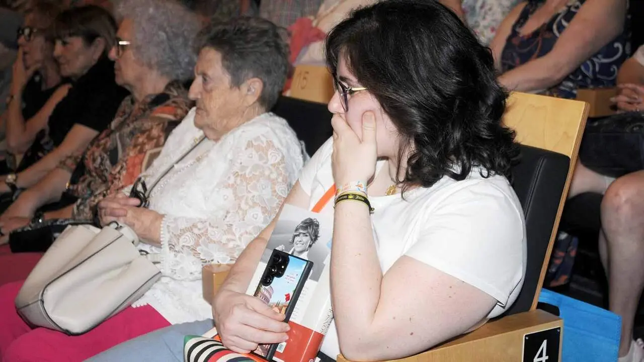 Sonsoles &Oacute;nega presenta en Cascante su libro Llevar&aacute; tu nombre. AMAYA LUQUI (17)