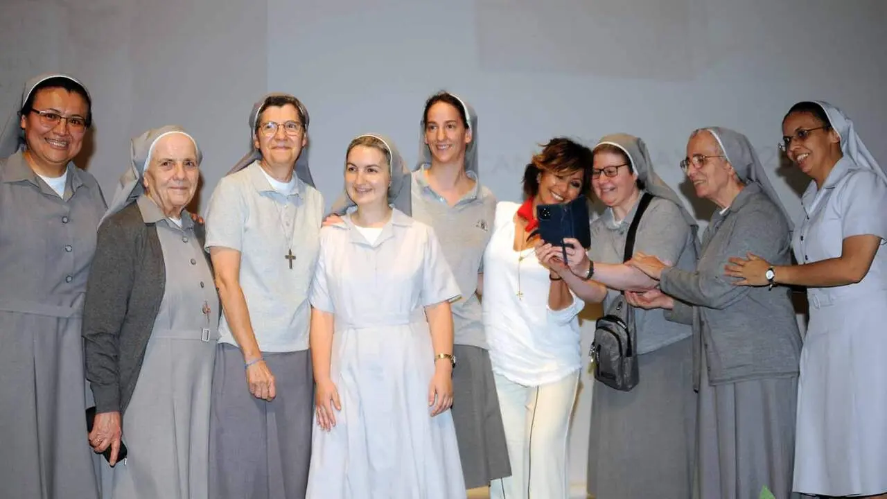 Sonsoles &Oacute;nega presenta en Cascante su libro Llevar&aacute; tu nombre. AMAYA LUQUI (24)