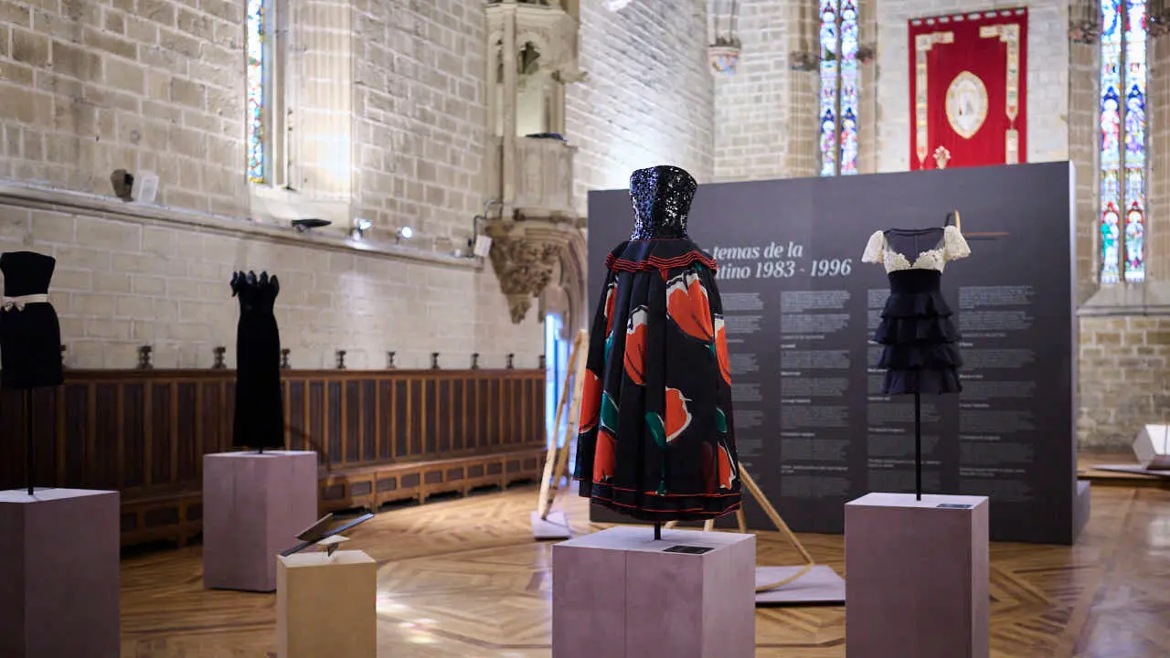 Presentaci&oacute;n a los medios de la exposici&oacute;n 'In&eacute;dito Valentino', que presentar&aacute;, por vez primera, grandes obras de alta costura, nunca antes expuestas, del dise&ntilde;ador, recientemente fallecido, Valentino Garavani. PABLO LASAOSA