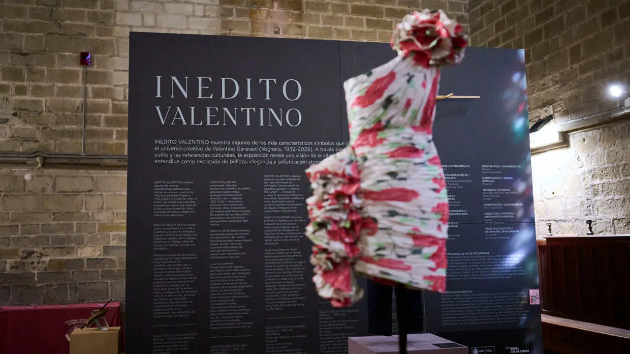 Presentaci&oacute;n a los medios de la exposici&oacute;n 'In&eacute;dito Valentino', que presentar&aacute;, por vez primera, grandes obras de alta costura, nunca antes expuestas, del dise&ntilde;ador, recientemente fallecido, Valentino Garavani. PABLO LASAOSA