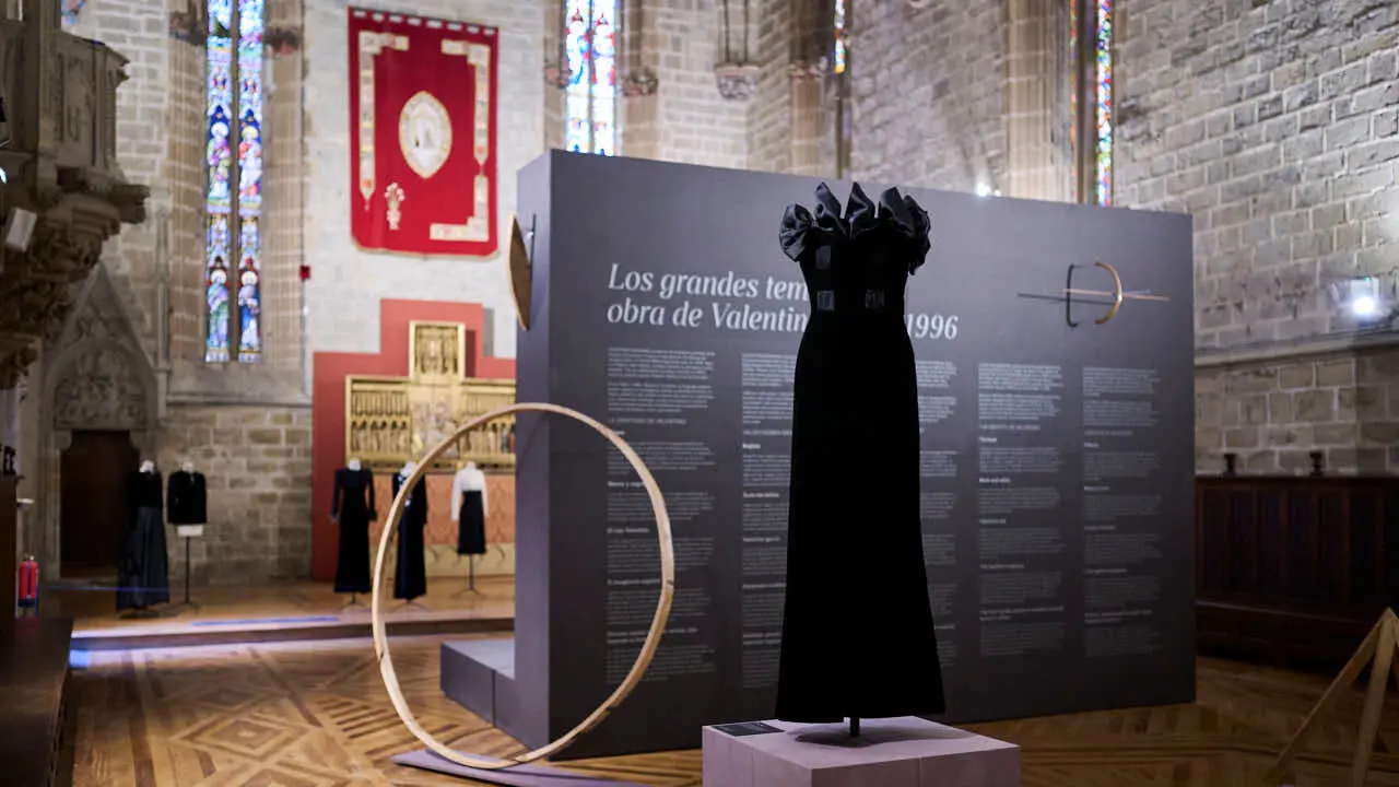 Presentaci&oacute;n a los medios de la exposici&oacute;n 'In&eacute;dito Valentino', que presentar&aacute;, por vez primera, grandes obras de alta costura, nunca antes expuestas, del dise&ntilde;ador, recientemente fallecido, Valentino Garavani. PABLO LASAOSA