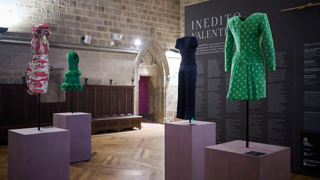 Presentaci&oacute;n a los medios de la exposici&oacute;n 'In&eacute;dito Valentino', que presentar&aacute;, por vez primera, grandes obras de alta costura, nunca antes expuestas, del dise&ntilde;ador, recientemente fallecido, Valentino Garavani. PABLO LASAOSA