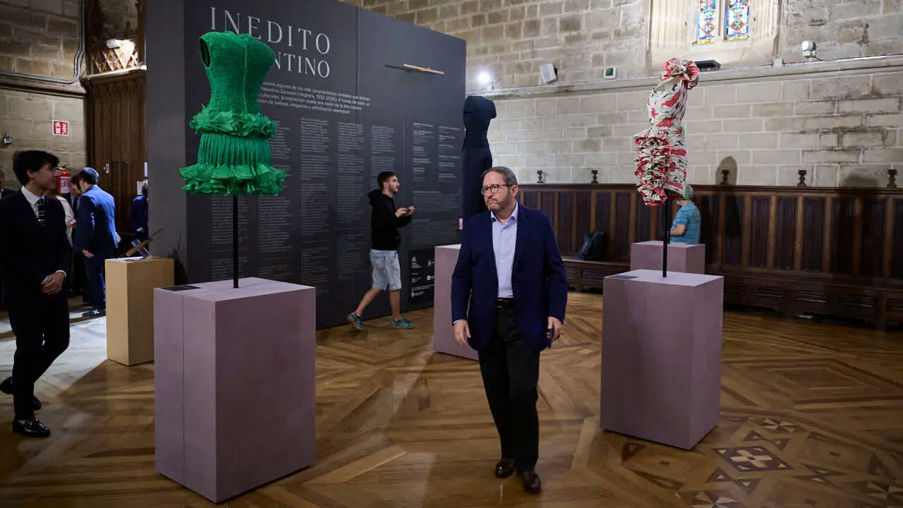Presentaci&oacute;n a los medios de la exposici&oacute;n 'In&eacute;dito Valentino', que presentar&aacute;, por vez primera, grandes obras de alta costura, nunca antes expuestas, del dise&ntilde;ador, recientemente fallecido, Valentino Garavani. PABLO LASAOSA