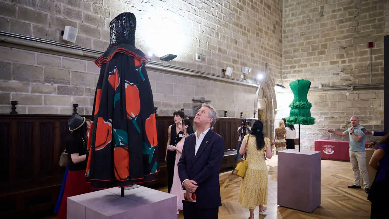 Presentaci&oacute;n a los medios de la exposici&oacute;n 'In&eacute;dito Valentino', que presentar&aacute;, por vez primera, grandes obras de alta costura, nunca antes expuestas, del dise&ntilde;ador, recientemente fallecido, Valentino Garavani. PABLO LASAOSA