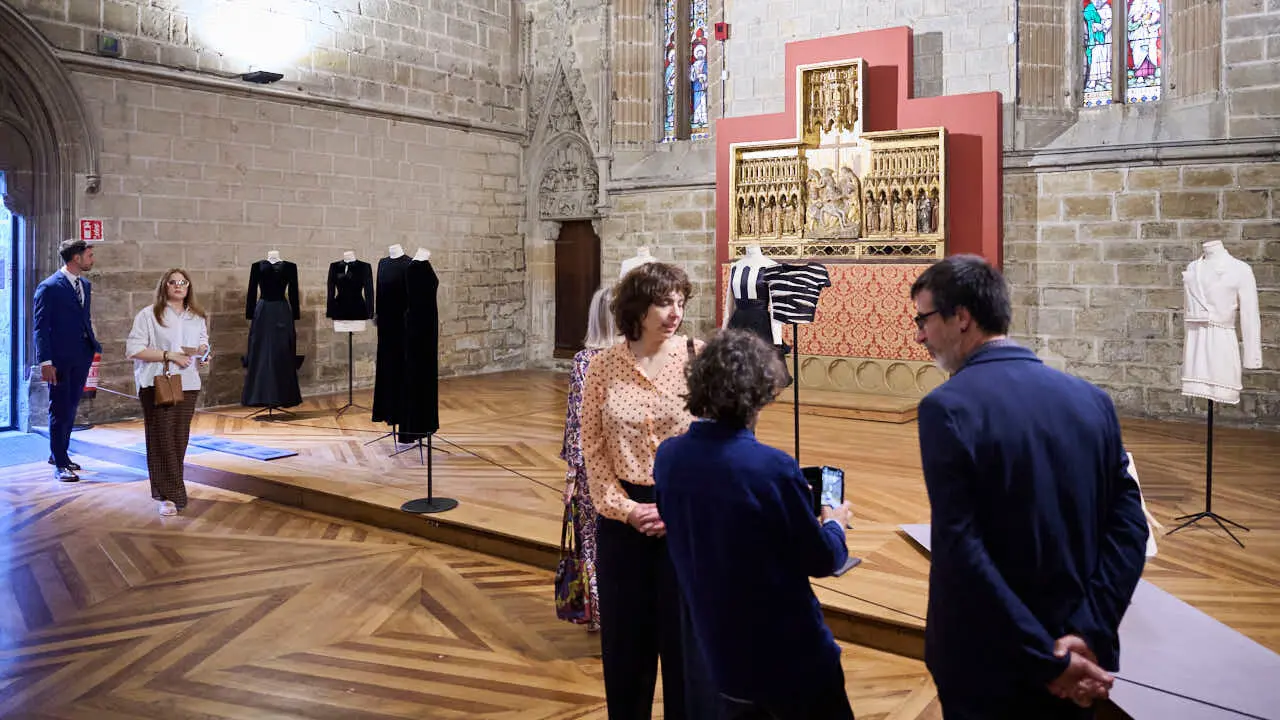 Presentaci&oacute;n a los medios de la exposici&oacute;n 'In&eacute;dito Valentino', que presentar&aacute;, por vez primera, grandes obras de alta costura, nunca antes expuestas, del dise&ntilde;ador, recientemente fallecido, Valentino Garavani. PABLO LASAOSA