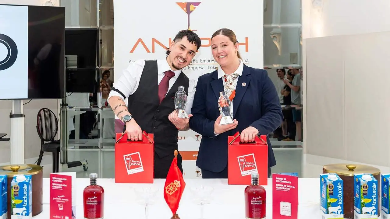 Noelia Barea y Tom&aacute;s Zambrano ganan el Campeonato de Cocteler&iacute;a de Navarra dedicado al caf&eacute;.