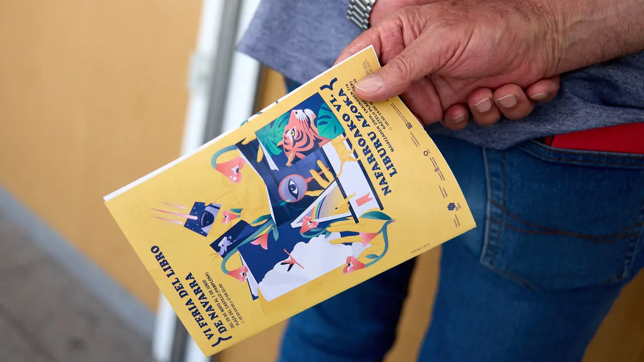 VI Feria del Libro de Navarra en la Plaza del Castillo de Pamplona. I&Ntilde;IGO ALZUGARAY