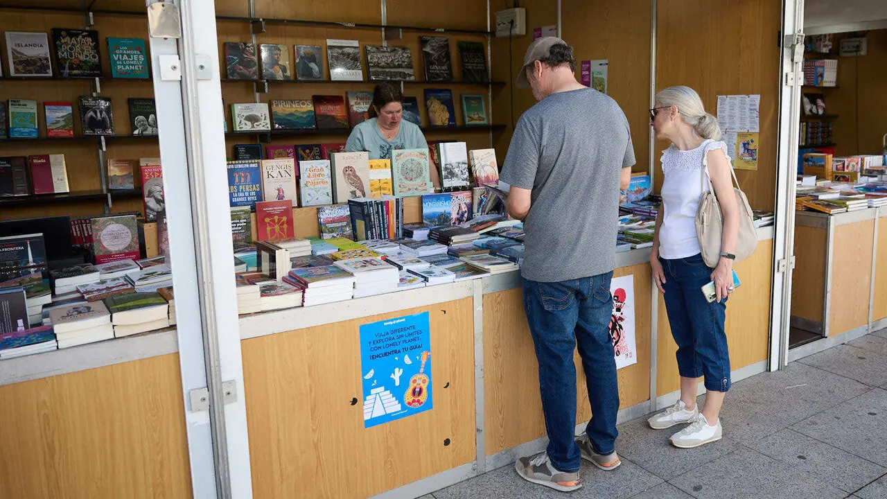 VI Feria del Libro de Navarra en la Plaza del Castillo de Pamplona. I&Ntilde;IGO ALZUGARAY