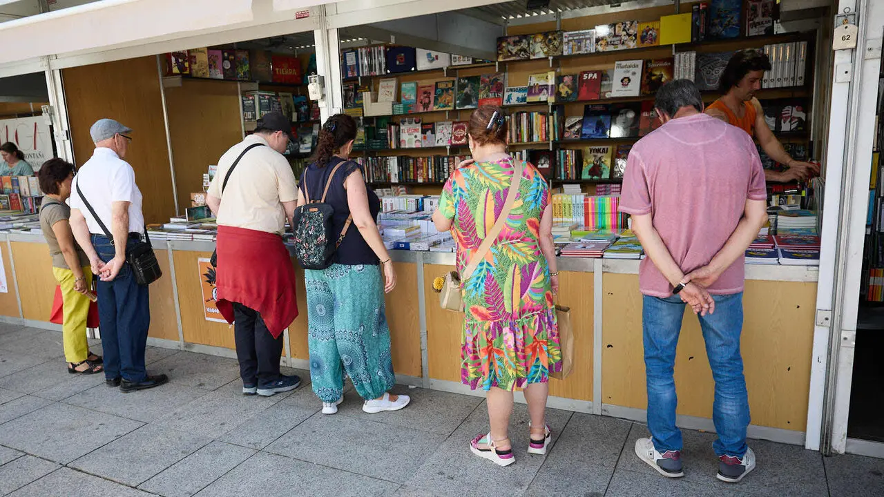 VI Feria del Libro de Navarra en la Plaza del Castillo de Pamplona. I&Ntilde;IGO ALZUGARAY