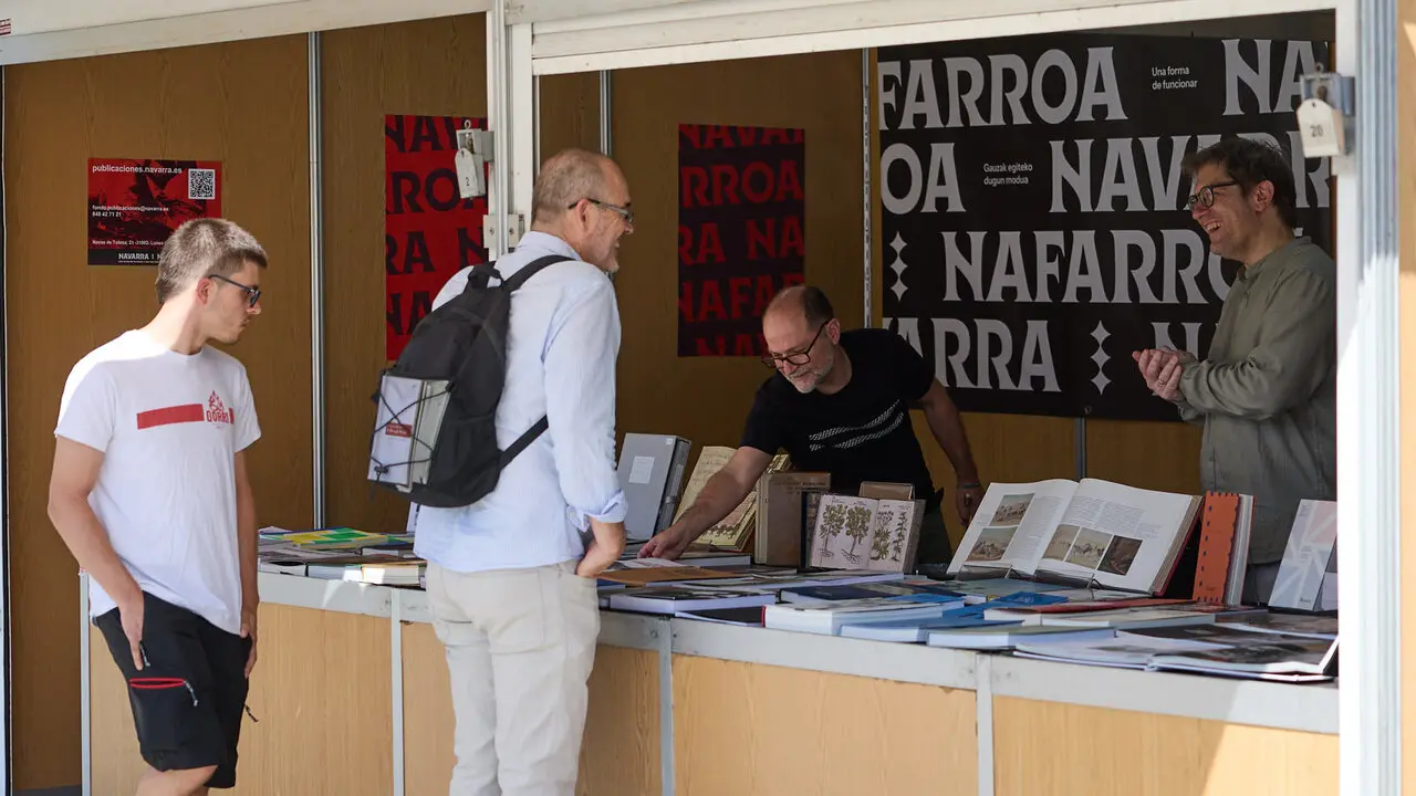 VI Feria del Libro de Navarra en la Plaza del Castillo de Pamplona. I&Ntilde;IGO ALZUGARAY