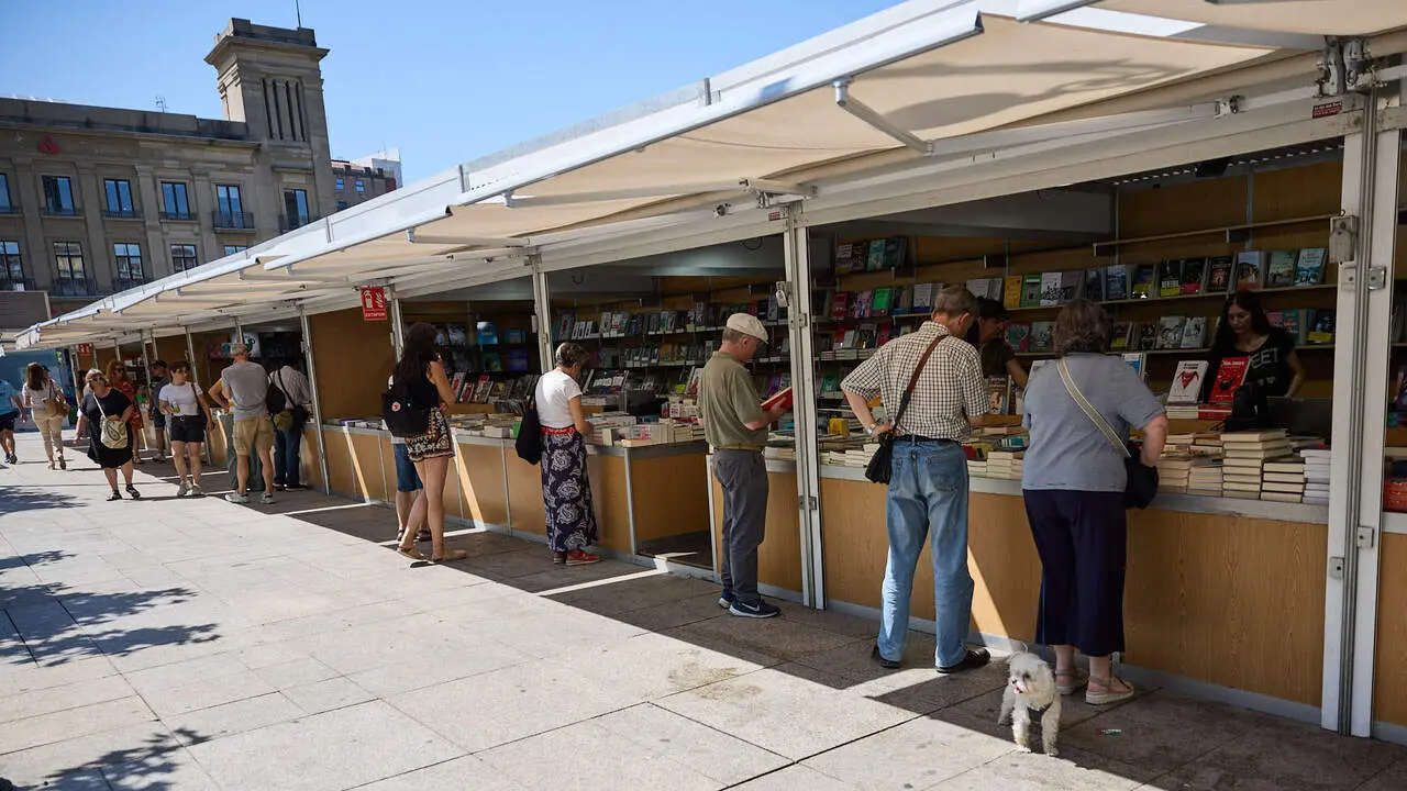 VI Feria del Libro de Navarra en la Plaza del Castillo de Pamplona. I&Ntilde;IGO ALZUGARAY